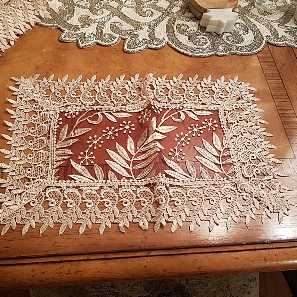 6- Brand new table mats